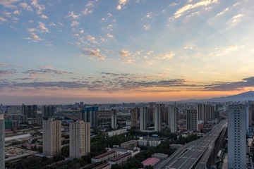城中彩云飘