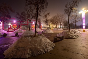 雪夜下的灯光
