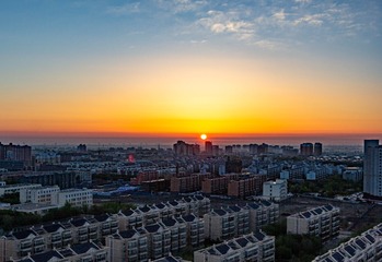 小县日出