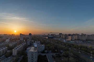 山边的太阳