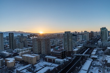 乌鲁木齐春节雪后日出