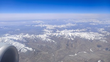 飞越天山