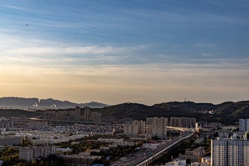 山边的城市