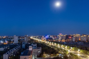 明月高挂