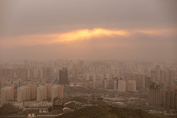 雾锁边城