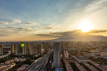 阳光洒满大地