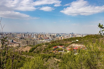 山下的城市