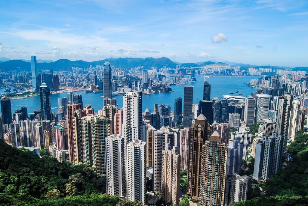 一度，香港的代名词就是“繁华”，从太平山上找到这个角度看香港，视野顿时开阔了许多，一个城市，可以有许多角度、翻很多面。