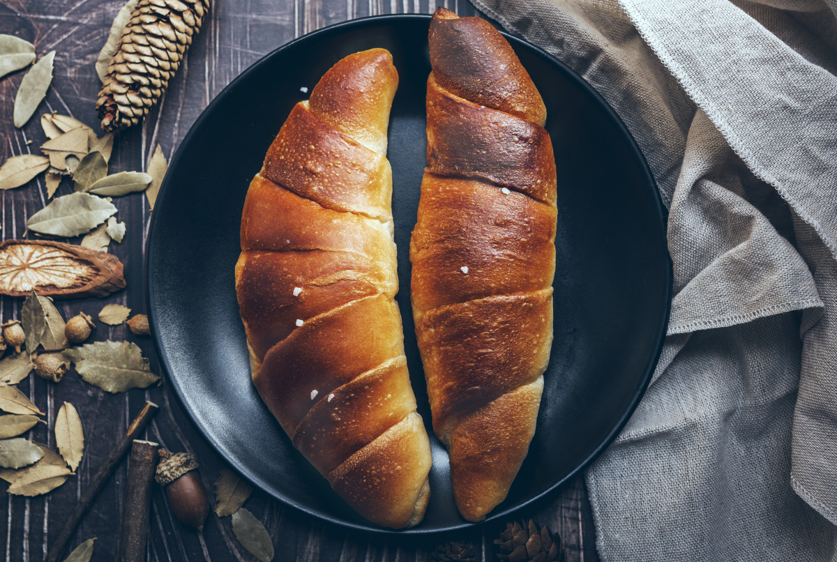牛角包美食面包美味摆盘