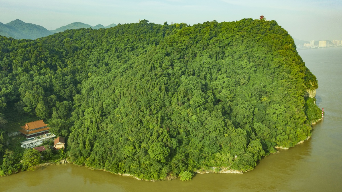 西塞山上有个锁江亭