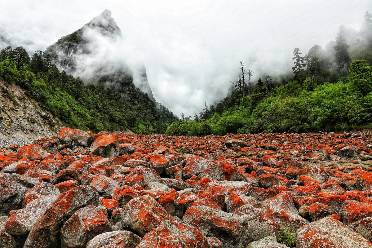 燕子沟红石滩摄于四川甘孜
