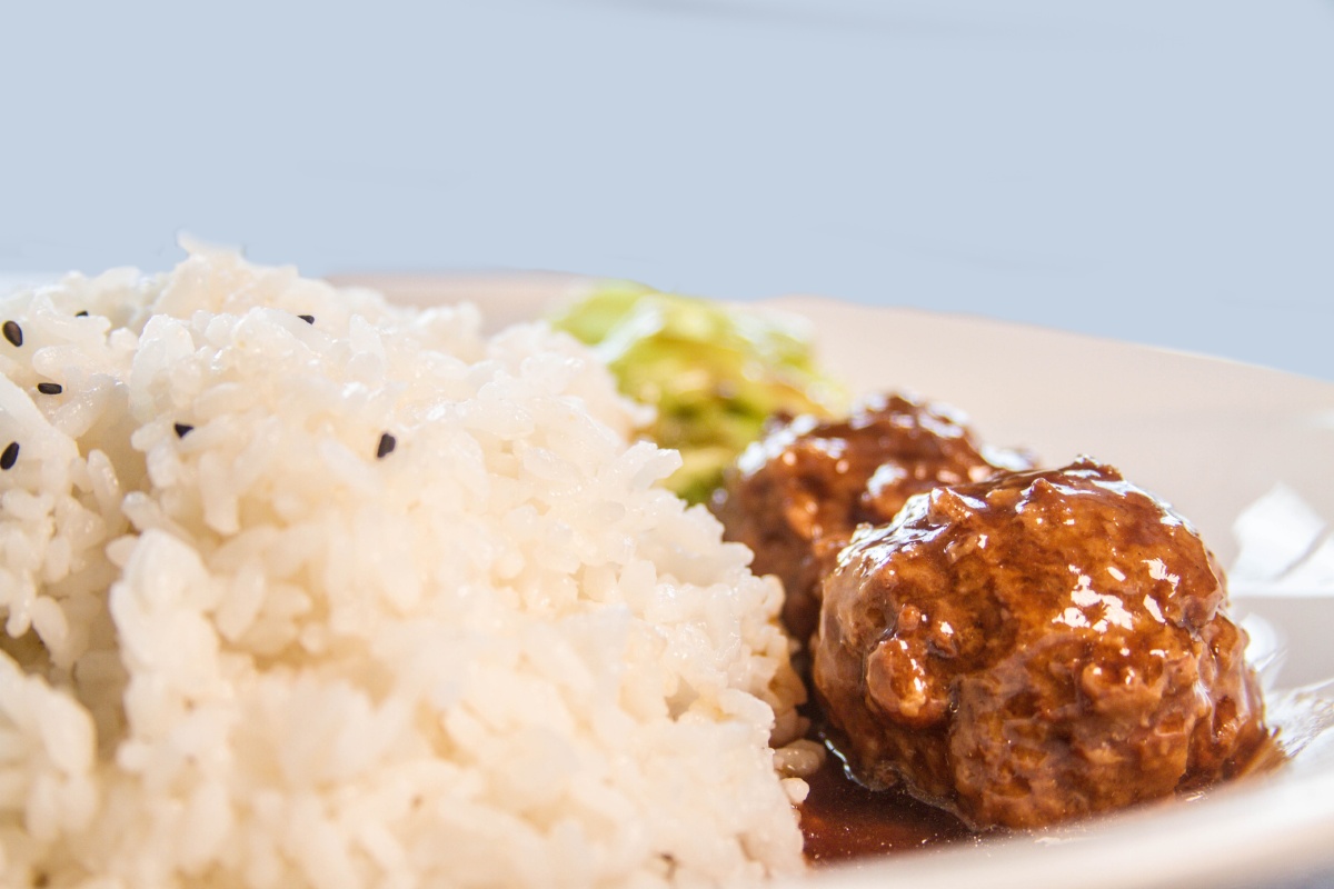 狮子头与鱼香肉丝盖饭