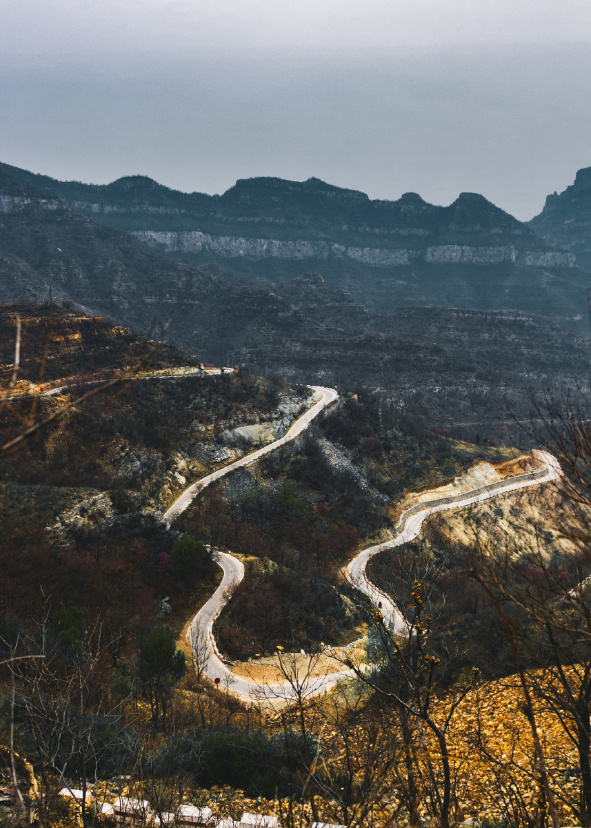 踏青时节拿着相机驱车前往太行山脉中原一座淇县油城村从县城到这座