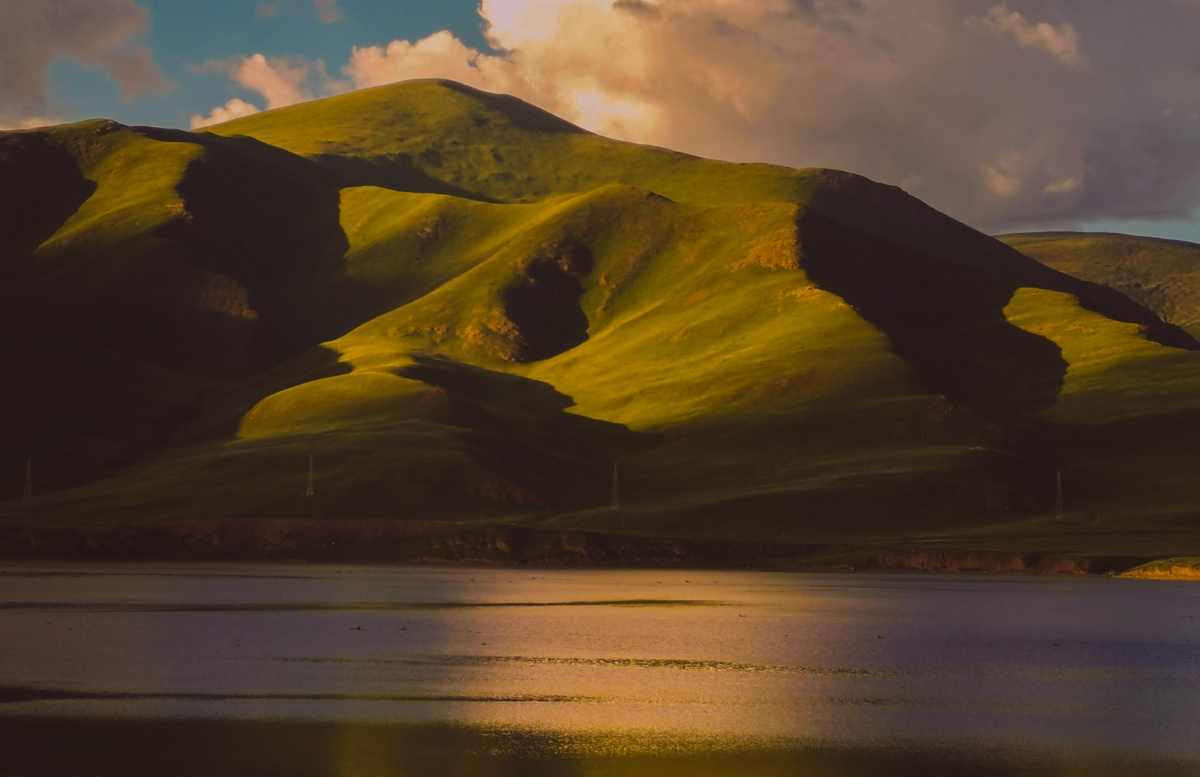 日落太阳湖拍摄于石渠县