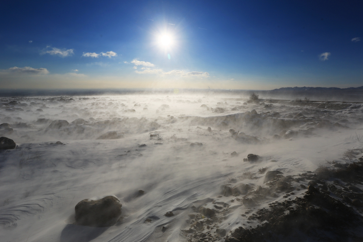 风吹雪跑