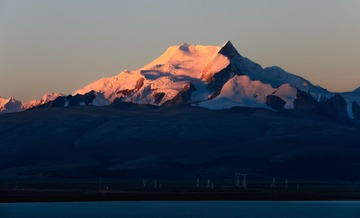 雪山日出