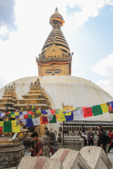 尼泊尔斯瓦杨布纳寺巨型的舍利塔