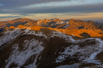 秦岭的日照金山