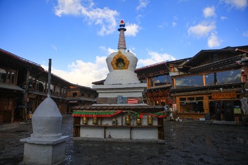 香格里拉独克宗古城白塔