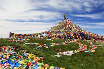 贺兰山巴峰上的敖包