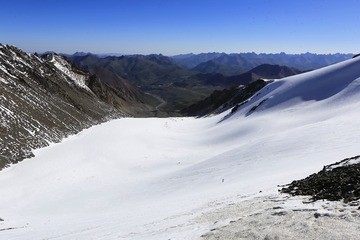 走进雪山