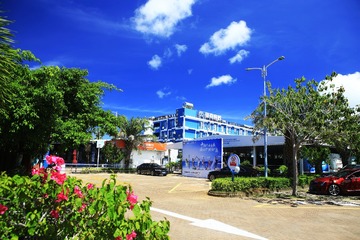 湛蓝