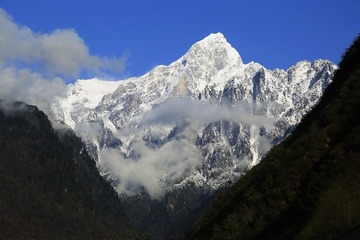 雪山云烟