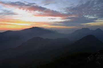 山野之晨