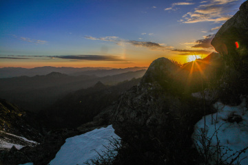 "无边落日萧萧下,不尽长江滚滚来"