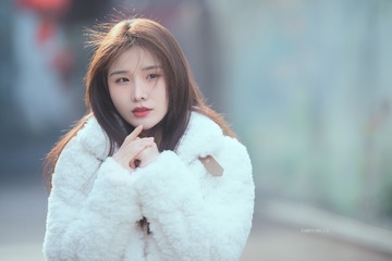 8774872