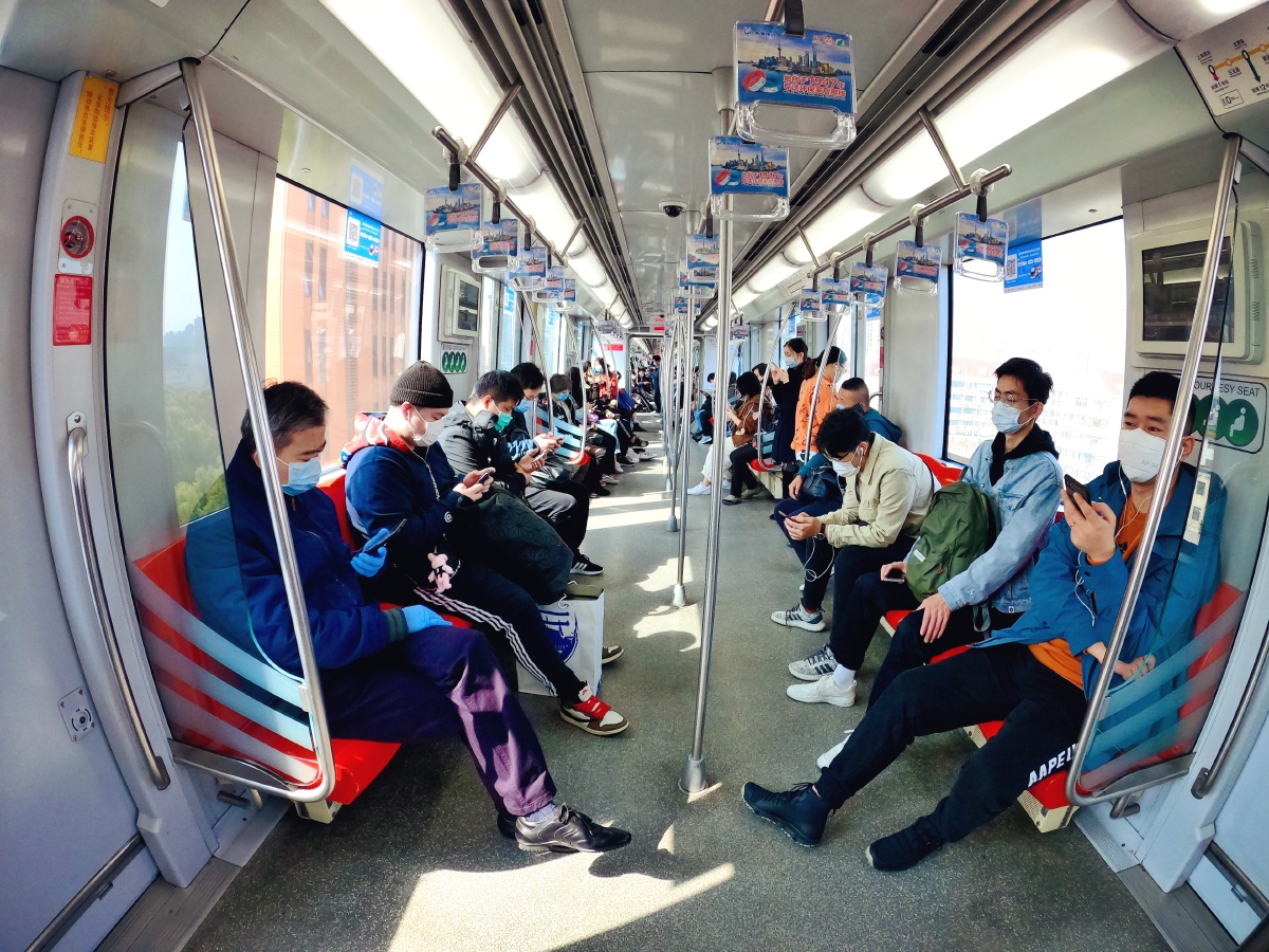 地铁里的人 - 酸甜柠 - 图虫