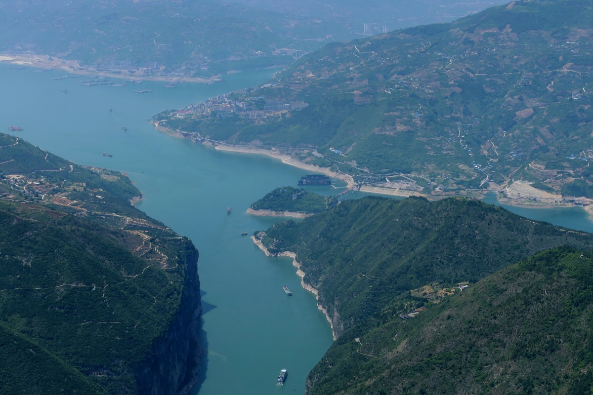 登上三峡之巅俯瞰夔门遥望瞿塘峡