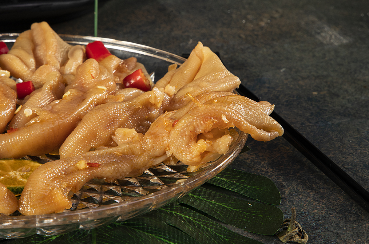 远赴人间惊鸿宴一睹人间盛世颜无骨鸭掌美食拍摄