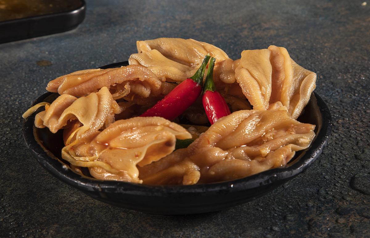 远赴人间惊鸿宴一睹人间盛世颜无骨鸭掌美食拍摄