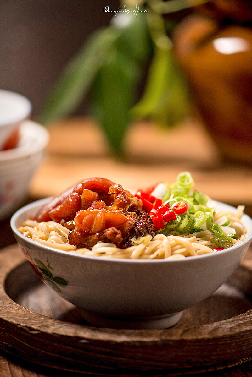 红烧猪蹄面 - 彩云童话叶儿 - 图虫