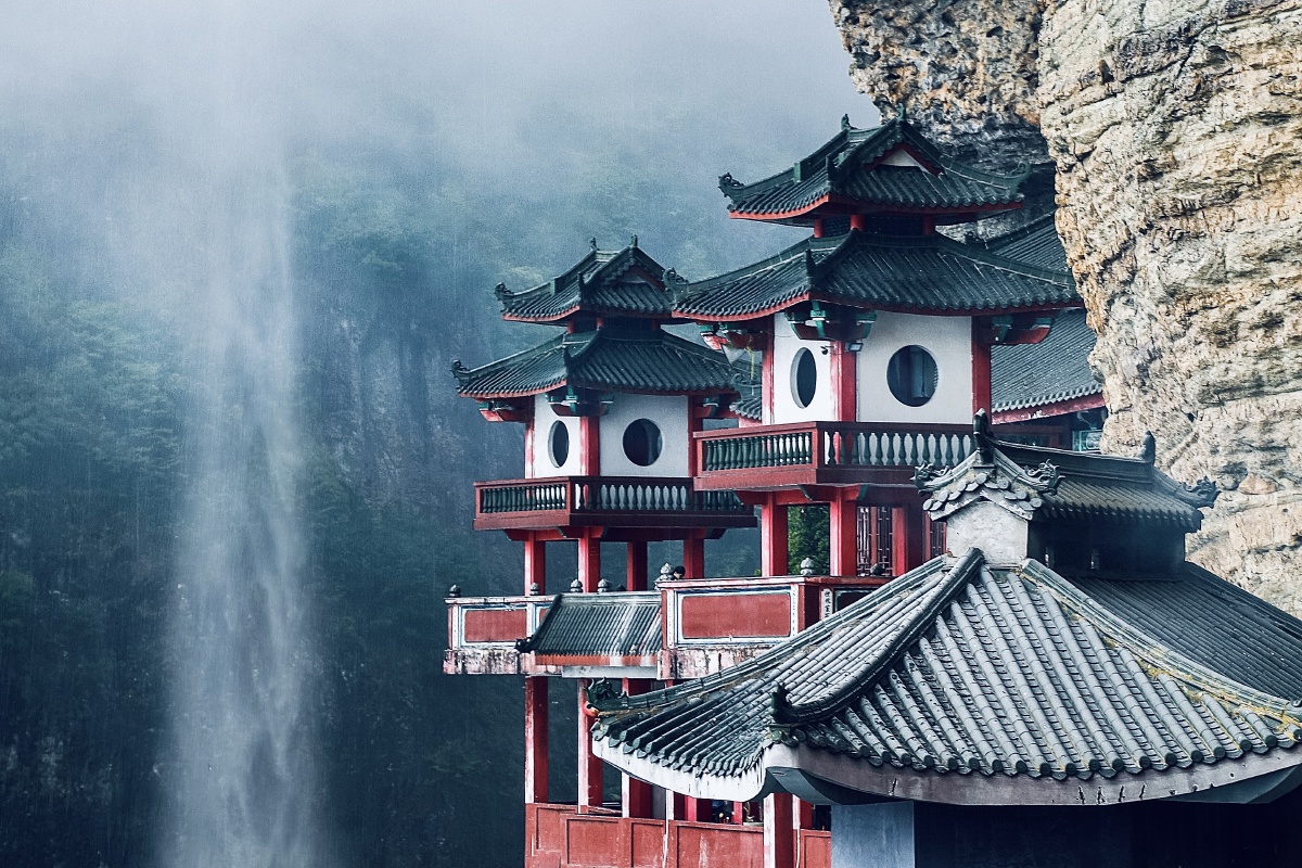 漳州灵通岩悬空寺这里本没有瀑布但我每想你一次天上便落下一滴水于是