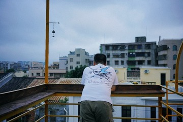 001