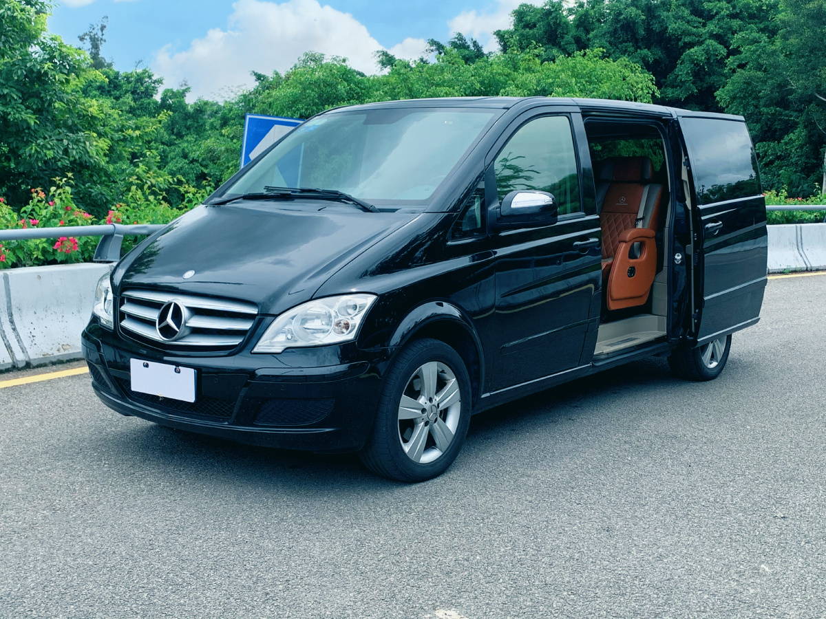 2016年奔驰唯雅诺房车