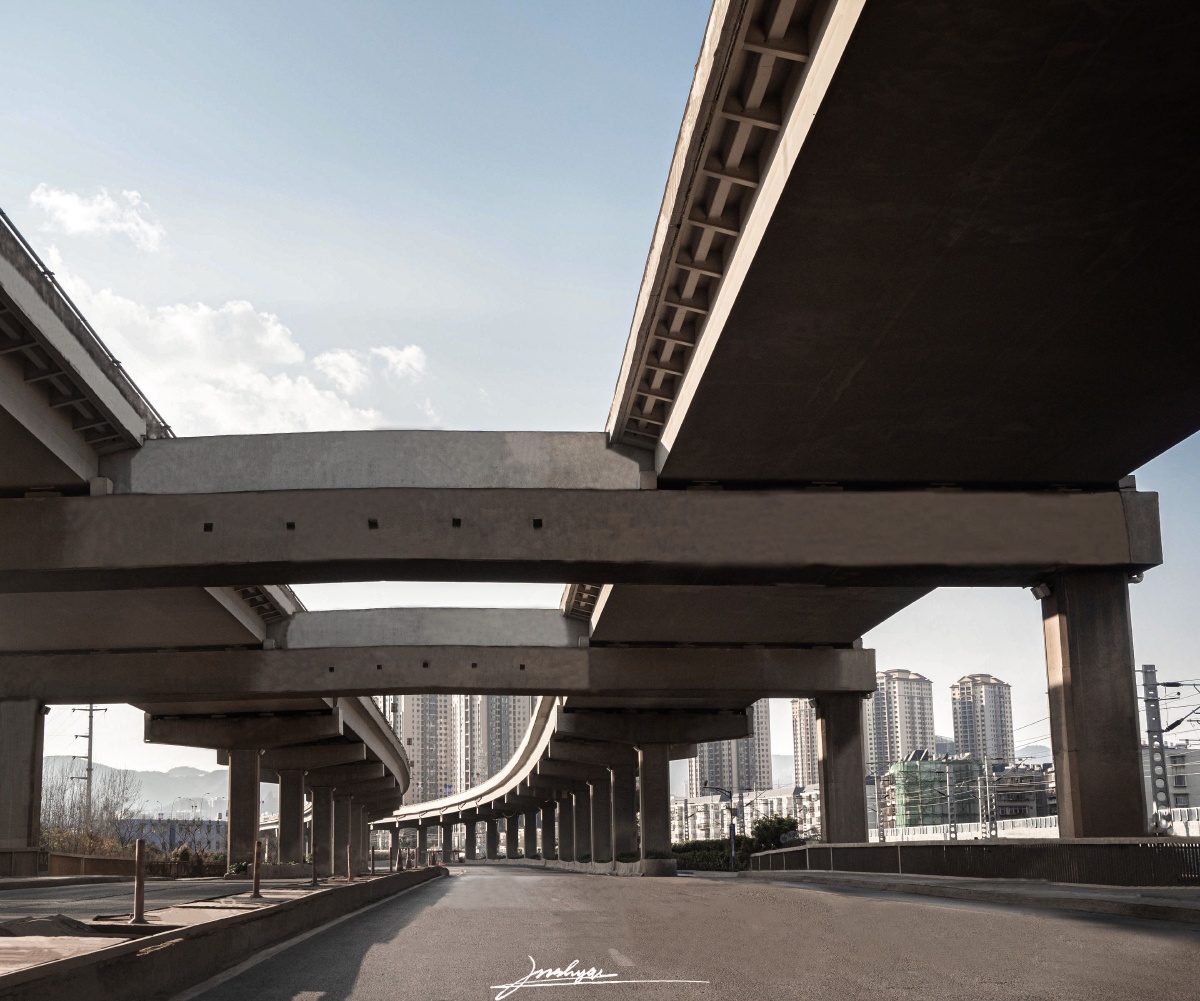疫情下的高架桥