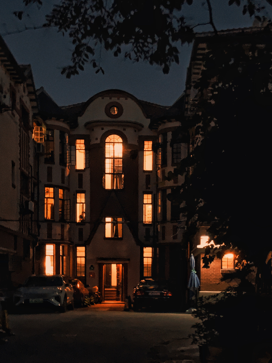 黑石公寓夜景