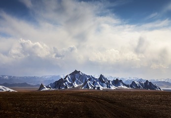 89643