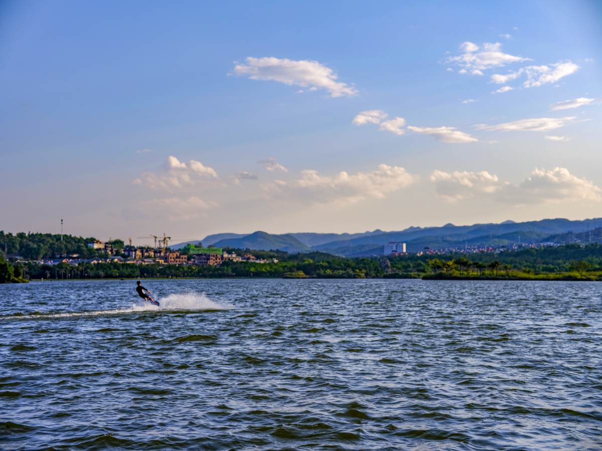 弥勒湖泉江畔风景配图中一光学8512镜头