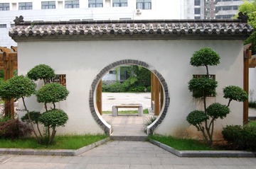 IMGP78285江苏省徐州市；医院的花园门