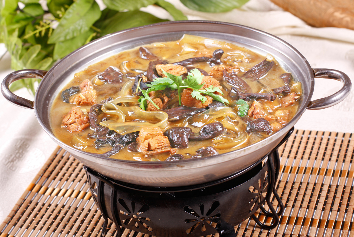 锅仔蘑菇炖小鸡 - 唐唐风 - 图虫