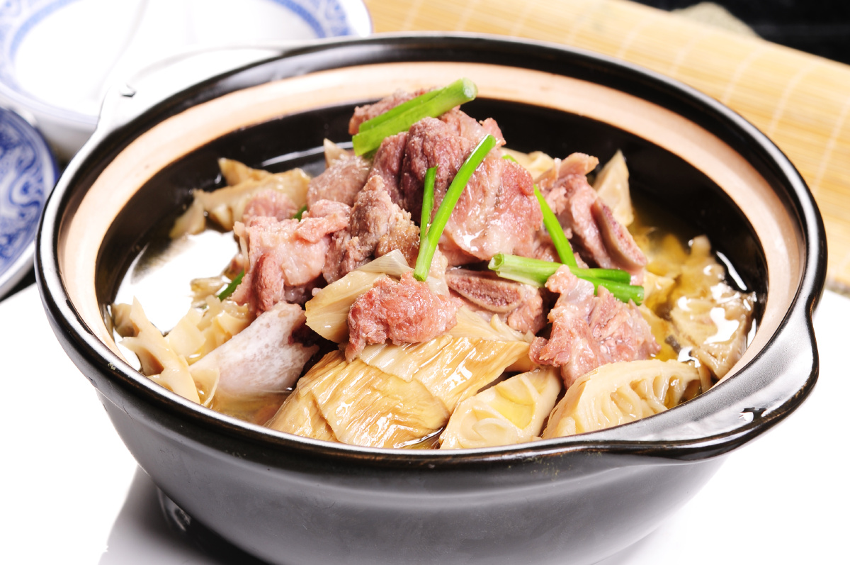 砂锅笋干炖排骨 - 唐唐风 - 图虫