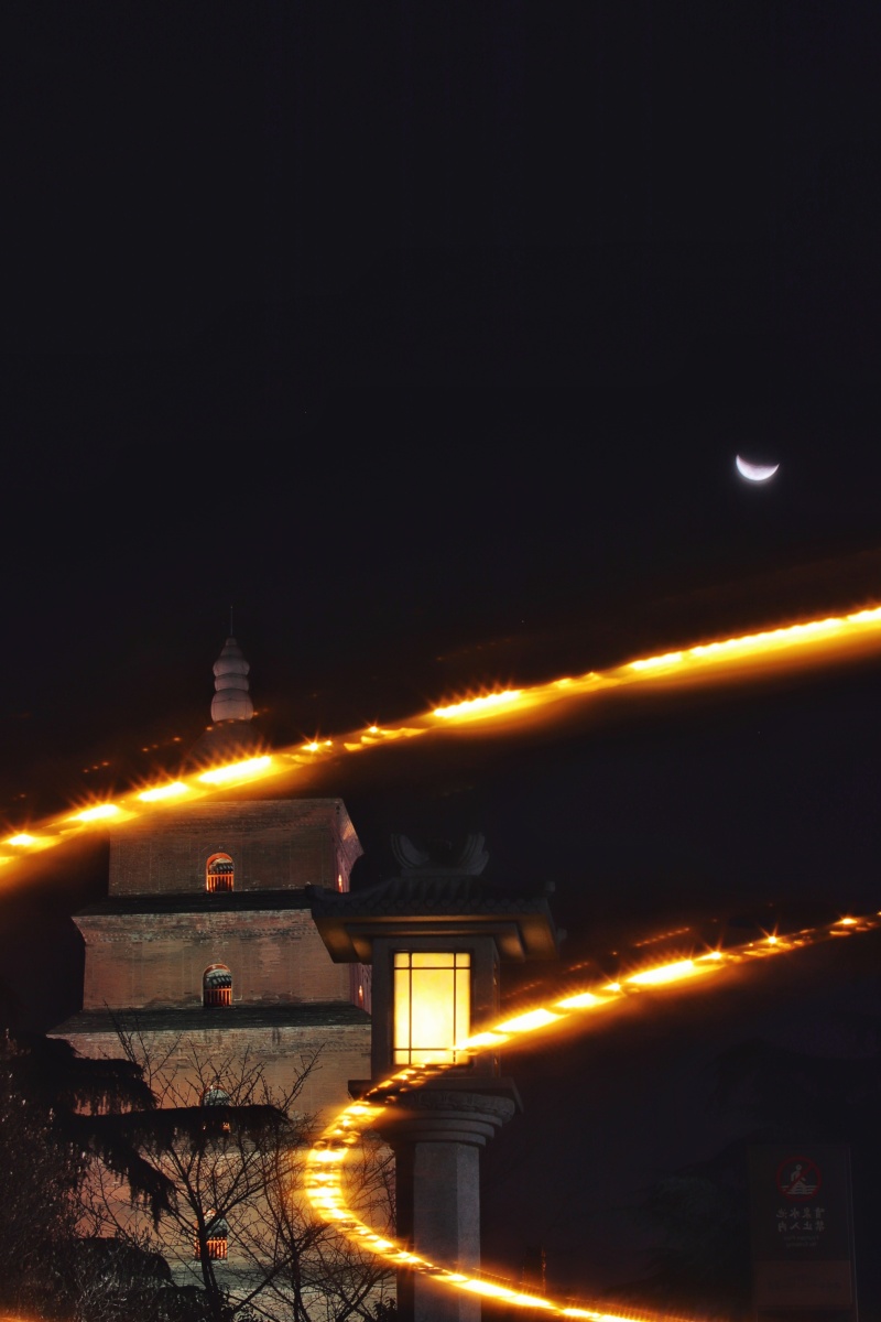 明月皎皎起东土青灯古佛两千年