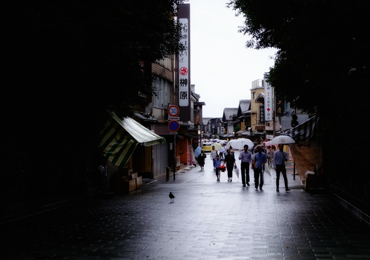 伊势神宫门前的街雨
