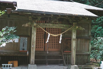 1818943