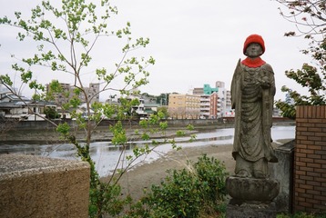 1363902
