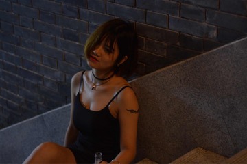 001